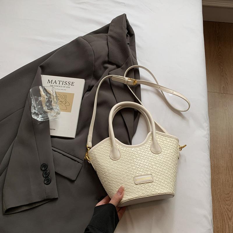 Нишевые плетеные сумки женские новые летние универсальные сумки-мессенджеры модные сумки-тоут сумки-ведра