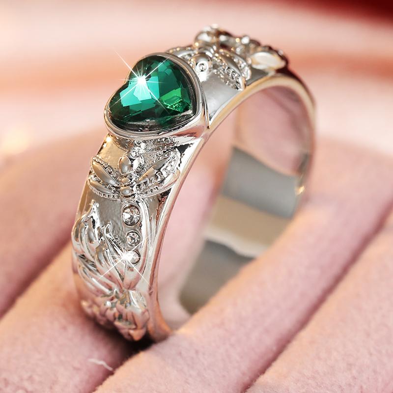 Vintage Inlaid Green CZ Heart Dragonfly Women's Ring Ancient CopperColor Hand Carving Daily Wear Party Jewelry Anniversary Gift
