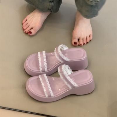 Красивая версия~ Французское розовое кружево с однословными тапочками для женщин, нежный толстый пологий каблук и прохладные тапочки для женщин на лето