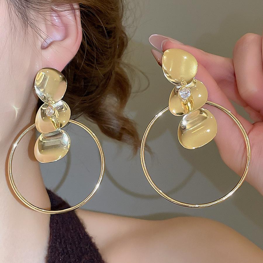 Серьги-подвески с геометрическим ажурным круглым кулоном 'Серебряная игла' в европейском и американском преувеличенном стиле для женщин.