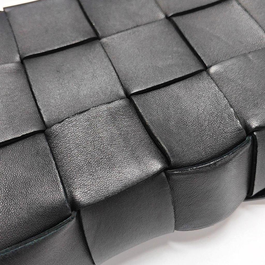 [Pre-Owned] Bottega Veneta Cassette Bag 'Black/Silver' - Very Good #1VFWN5Z