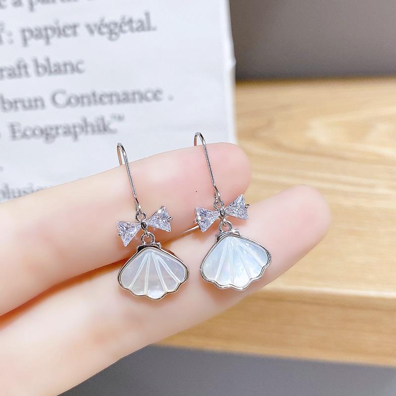 Versatile Bow Girl Earrings with Elegant Geometric Shapes, Personalized and Trendy Earrings for Women
