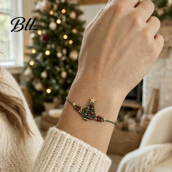 Plastic Beads for Crafts DIY Christmas Beaded Bracelet Making Kit, Holiday Handmade Jewelry Craft Supplies, Xmas Beading Kit Adults Bead Adults, Kids,