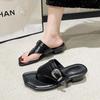 Мода 2025 Лето Шлепанцы женские с перемычкой между пальцами Модные уличные с металлической отделкой Новая пряжка на ремне Пляжные бестселлеры Вьетнамки для женщин
