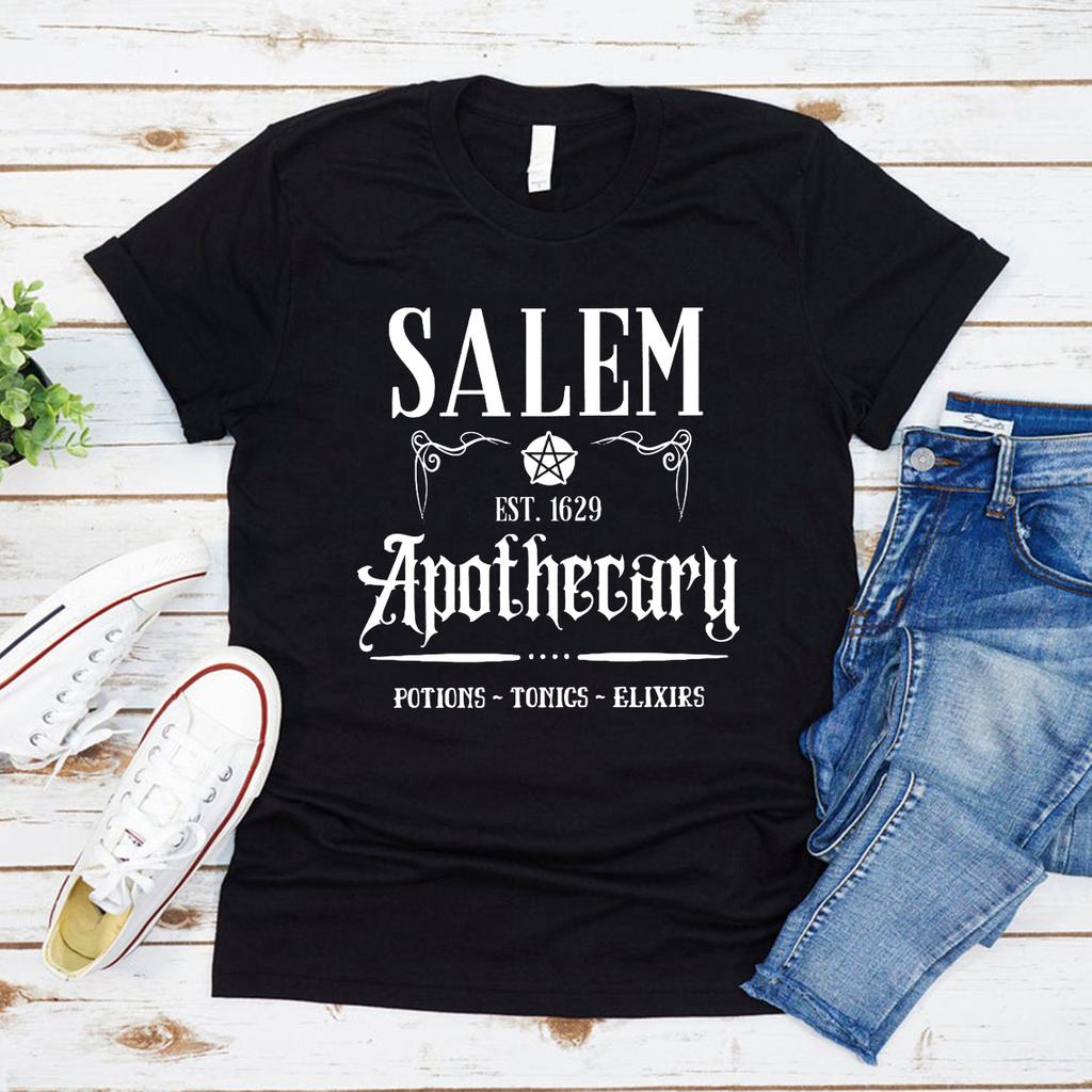 Футболка Salem Apothecary Футболка на Хэллоуин Футболка с изображением ведьм Футболка с изображением сестер-ведьм Смешная футболка на Хэллоуин Женские футболки Графические футболки