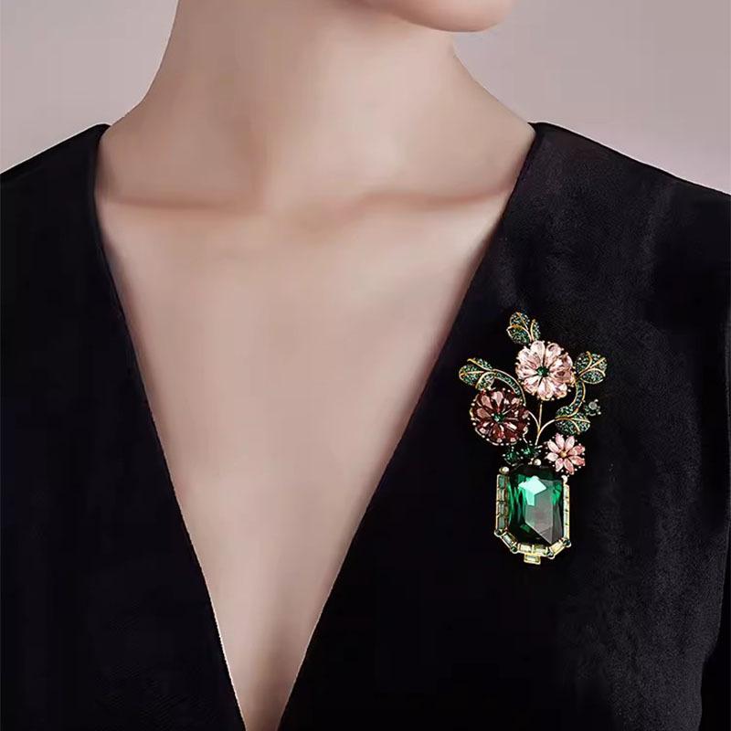 Retro Provence Garden Brooch, High-end Women's Light Luxury and High-end Sense, Fashionable Coat Brooch