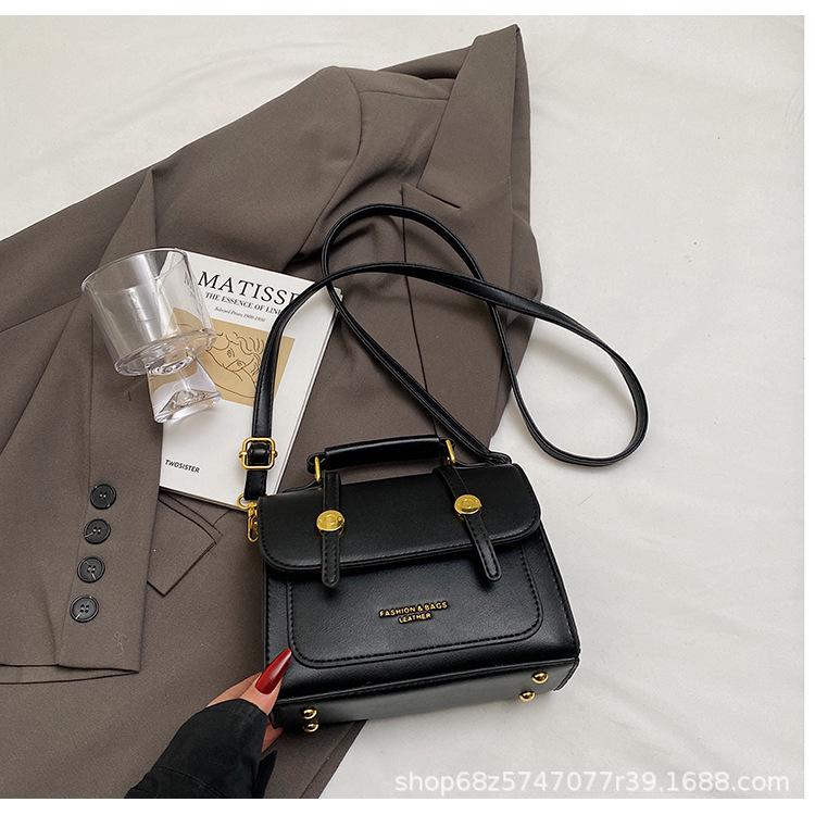 This Year's Popular Bag Women's Spring and Summer 2025 New Korean Version Messenger Bag Is Popular, Super Popular Portable Cambridge Bag Tide