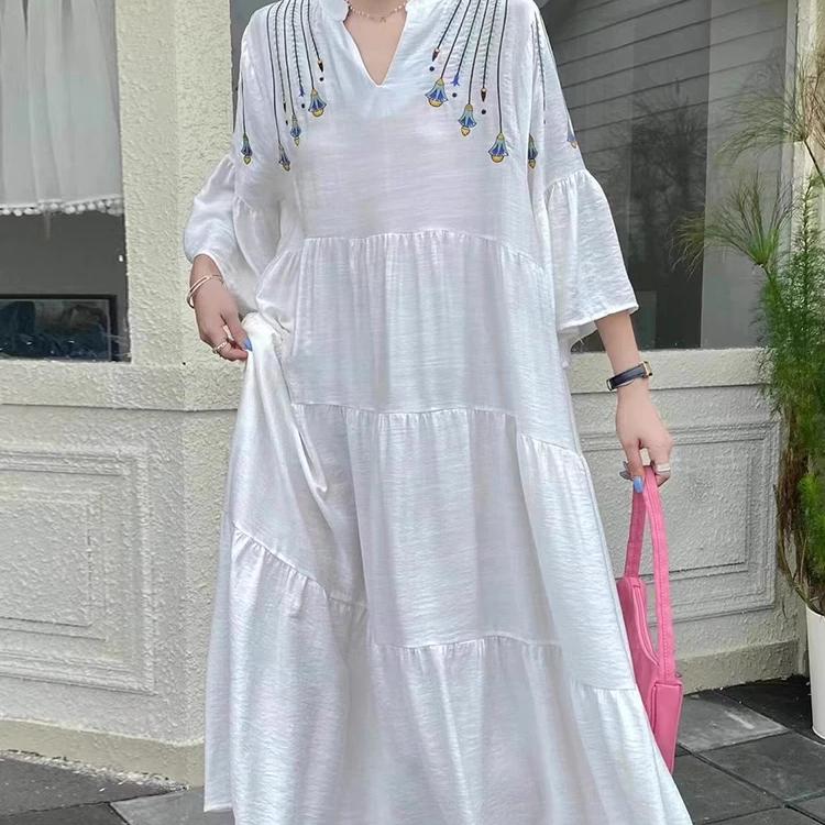 Clothland Женское Элегантное Вышитое Платье V-образный Вырез Расклешенные Рукава Свободный Стиль Цельный Ретро Миди Платья