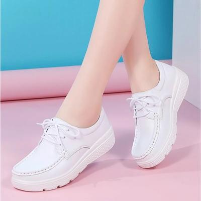 Женская обувь для ходьбы Лоферы Клиновидные каблуки Слипоны Толстая подошва Универсальная и удобная Рабочая обувь для медсестер Белая