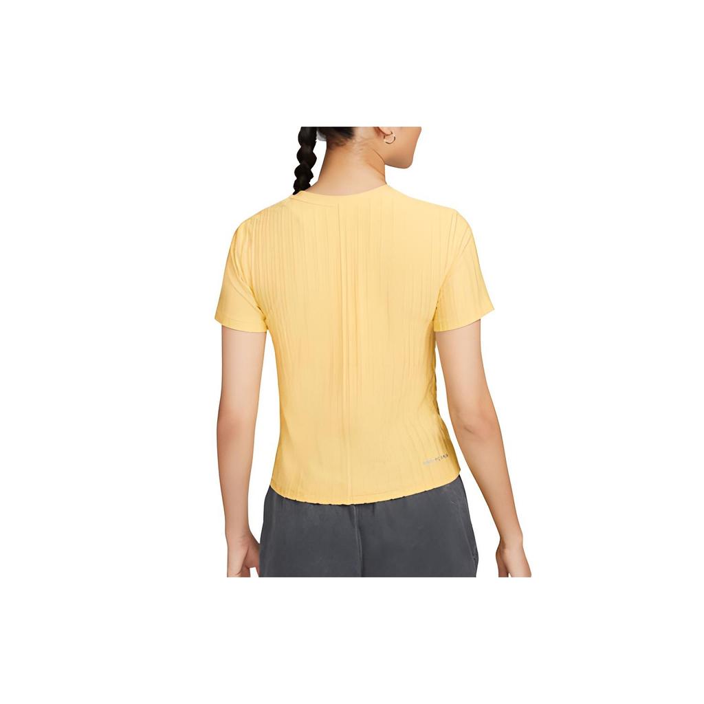 Nike T Shirts Women's Yellow Crew Neck Moderate Straight Fit DM6499-700