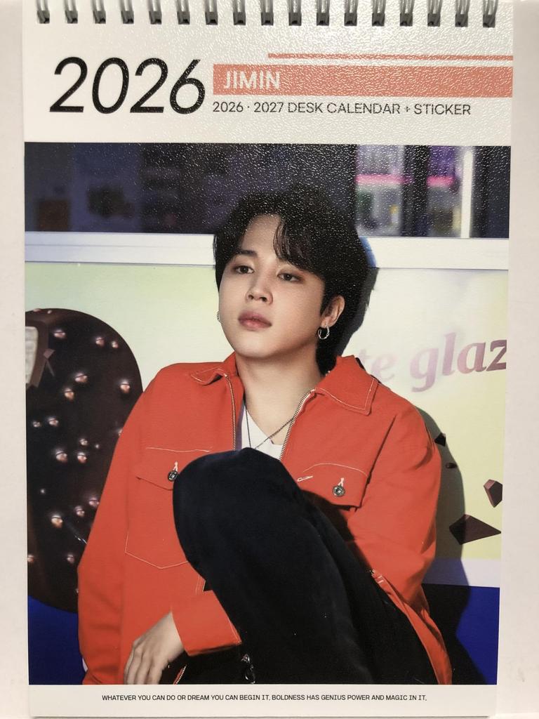 Мерч Чимина 2026-2027 2-летний настольный календарь (Jimin)