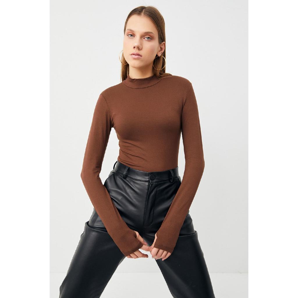 Женское черное боди с деталями на пальцах