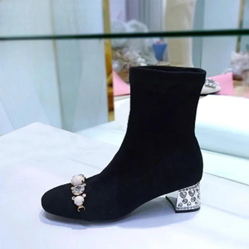 Женские замшевые ботильоны до щиколотки, квадратный носок, хрустальный средний каблук для женщин, жемчужные стразы, 2025, трендовые элегантные платья, зимние высокие каблуки