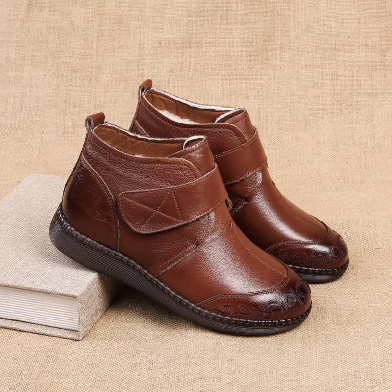 Кожаные хлопковые туфли для пожилых женщин, осенние и зимние бархатные зимние сапоги, кожаные туфли на мягкой подошве для бабушек среднего и пожилого возраста, теплые и нескользящие