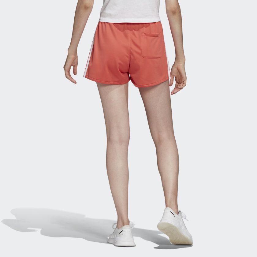 adidas Originals Шорты повседневные Trace Scarlet Женские Средние FM2612