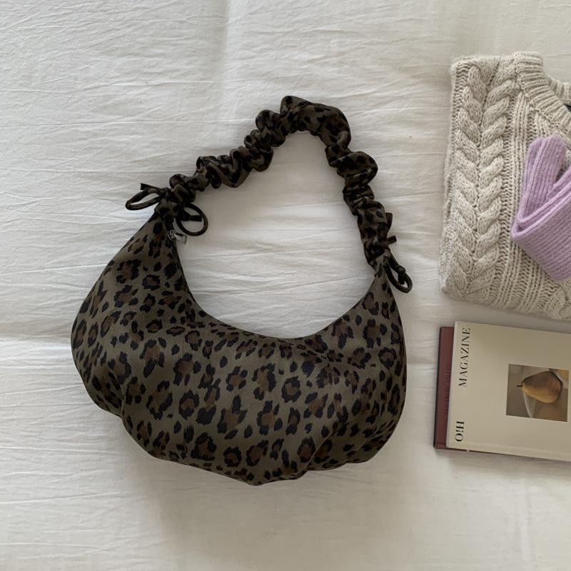 Large capacity leopard print retro bag women's autumn and winter 2025 new casual niche design single shoulder messenger bag dumpling bag
