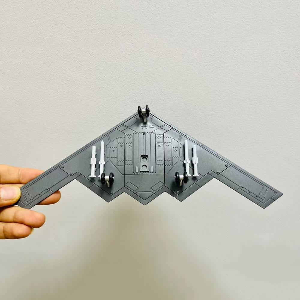 The B2 Ghost Stealth Bomber Fighter Model ABS 1:200 Creative Military Series Plane Building Blocks Toys for Kids Christmas Gift