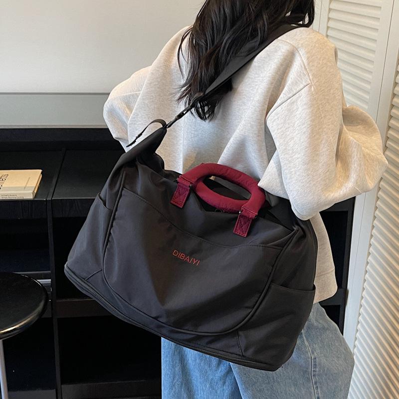 Вместительная дорожная сумка-трансформер — легкая сумка через плечо для деловых поездок и спортзала.