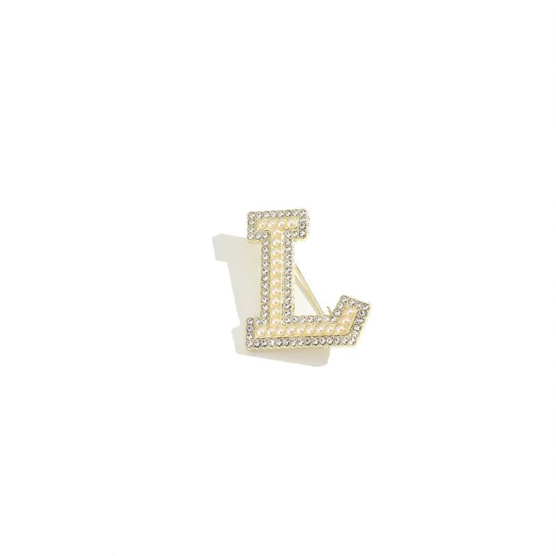 Crystal Rhinestone Pearl A-Z 26 Letters Brooch Women English Alphabet Brooch Pin Corsage Collar Jewelry Clothes Bag Decor Gifts