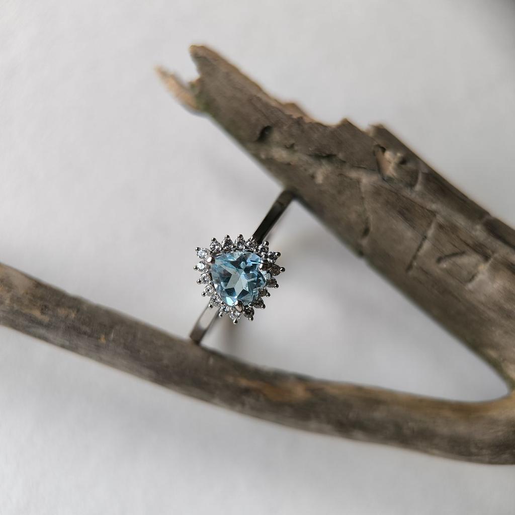 Серебряное кольцо с натуральным топазом 1.225ct, вес изделия 2,48 гр (2188452)