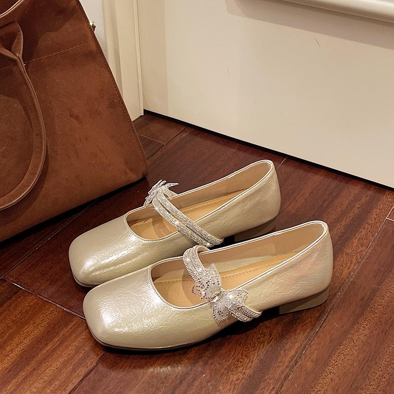 Серебристые туфли Мэри Джейн на плоской подошве с квадратным носком, женские летние новые, с бантом из страз, маленькие кожаные туфли для ношения с юбкой