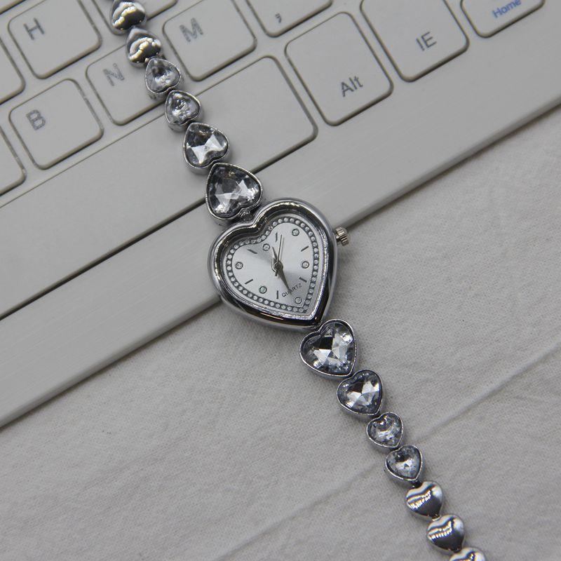 1Pc Hot-selling Love Big Diamond Bracelet Watch Female, Korean Version of Elegant Temperament Versatile Watch, Student Quartz Watch
