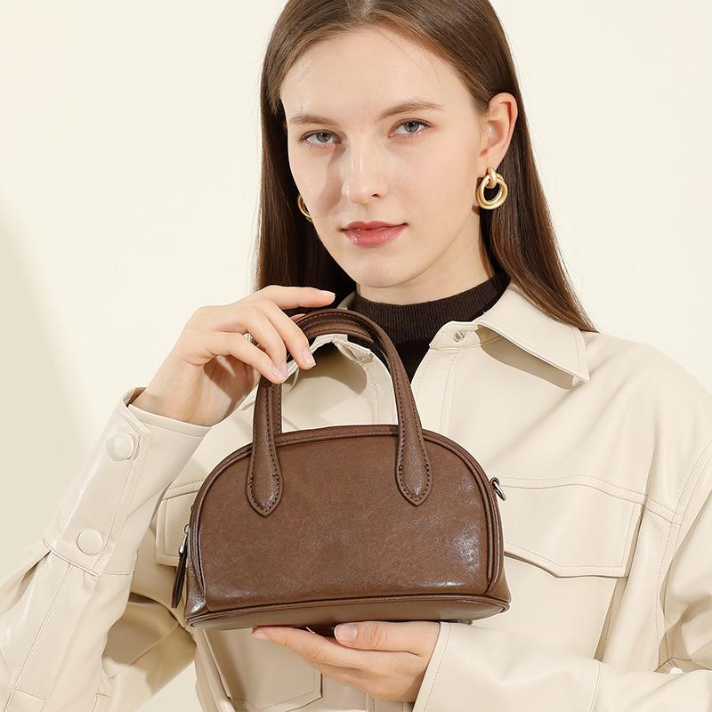 Женская сумка-боулинг Boston Bowling Bag из натуральной кожи растительного дубления Niche с одним плечом и через плечо