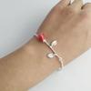 Элегантный браслет с красной розой — модный, простой цветочный дизайн для милого прикосновения