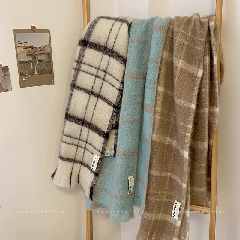 Girls' Winter New High End Versatile Tassel Skin Friendly Student Warm Thick Retro Fashion Scarf