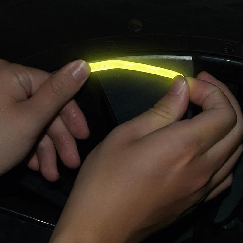 Car Sticker 20pcs Car Wheel Hub Stickers Decorative Reflective Stickers For Mercedes Benz B/C/E/S Class A Class C200L GLC GLK Ne