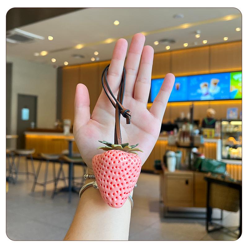 Рождественский новый подвеска-сумка клубника трехмерная смола милый ремешок для мобильного телефона брелок ювелирные аксессуары подвеска для сумки