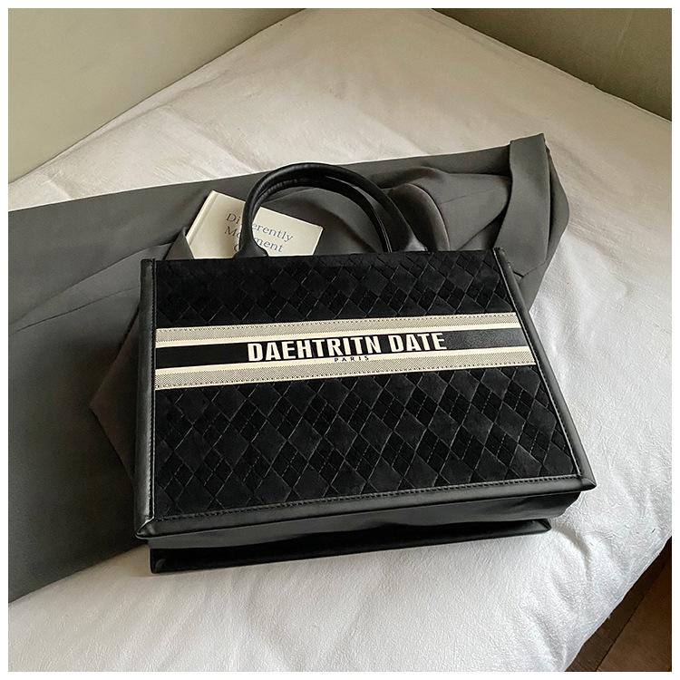 Сумка премиум-класса в стиле ретро большой вместимости женская 2025 новая универсальная сумка-мессенджер для通勤 модная сумка-тоут