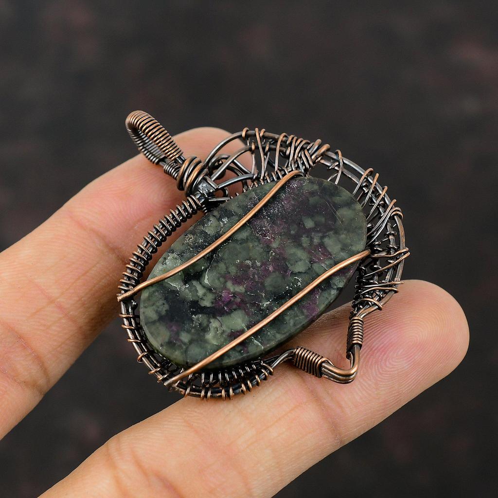 Эвдиалитовый кулон, кулон из медной проволоки, элегантный кулон ручной работы, изысканные медные украшения, кулон с драгоценным камнем, ювелирный подарок для мамы