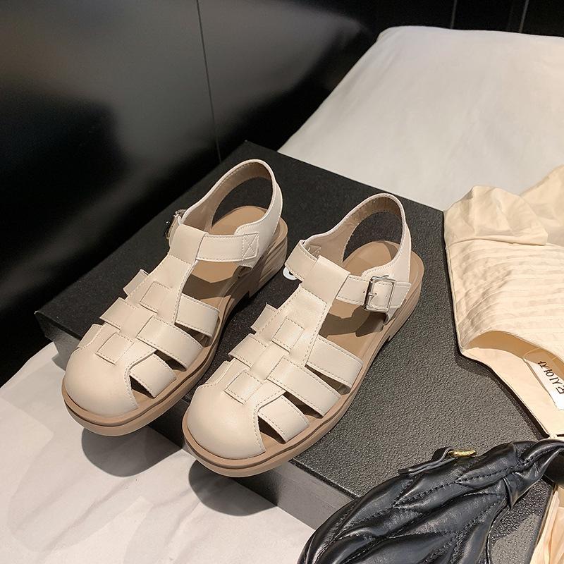Ретро плетеные римские сандалии Мягкая подошва Ниша Толстая подошва Низкий каблук Полые свиные клетки Туфли из натуральной кожи Женские туфли