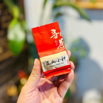 Черный чай Wuyi Mountain с ароматом полевых цветов Сушонг 0,75 кг 00 г в упаковке из ПВХ с цветочным ароматом Черный чай Чай в больших количествах