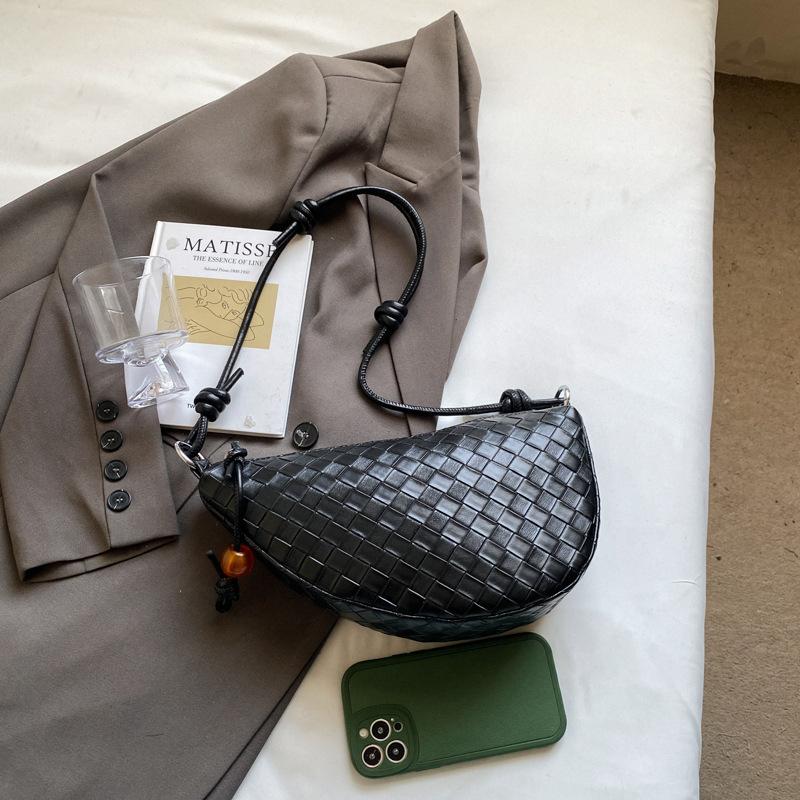 Персонализированная плетеная сумка 2025 новая корейская версия модной нишевой сумки через плечо женская универсальная спортивная сумка-мессенджер сумка-пельмень