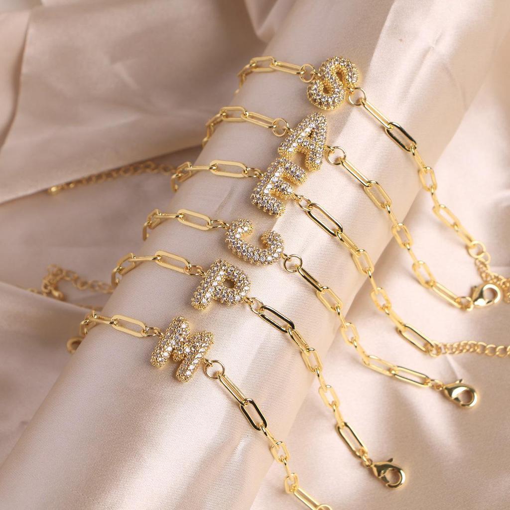 Позолоченный медный браслет-цепочка с цирконами и регулируемым дизайном Paperclip - Персонализированная английская буква-пузырь (26 букв).