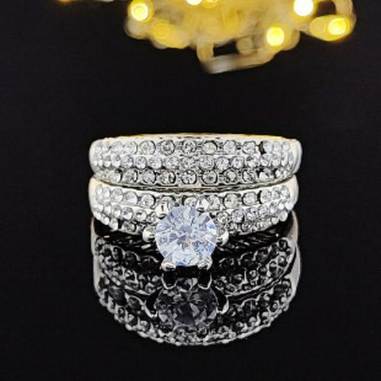 Женское комбинированное кольцо с микропаве из бриллиантов