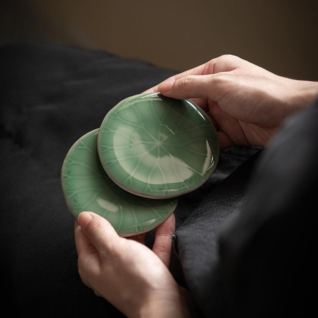 Подставка ручной работы из селадона с теневой резьбой, китайский антикварный чайный сервиз для кунг-фу, керамическая подставка под чашку в виде лотоса