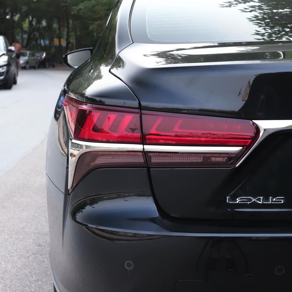 Модификация накладки заднего фонаря и полосы подсветки багажника Lexus LS500h 18-25