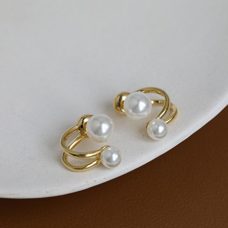 Women Light Luxury Minimalist Geometric Pearl Earrings Elegant 3D Stud Earrings Accessories Gift