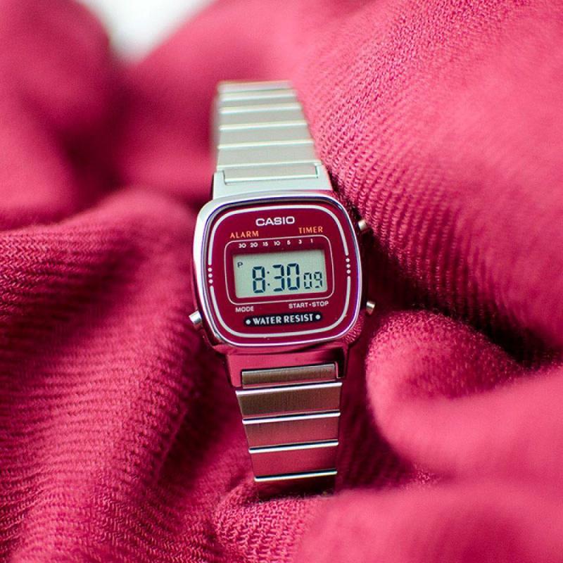 Casio ВИНТАЖНЫЕ Мужские часы на стальном ремешке Красный циферблат LA670WA-4