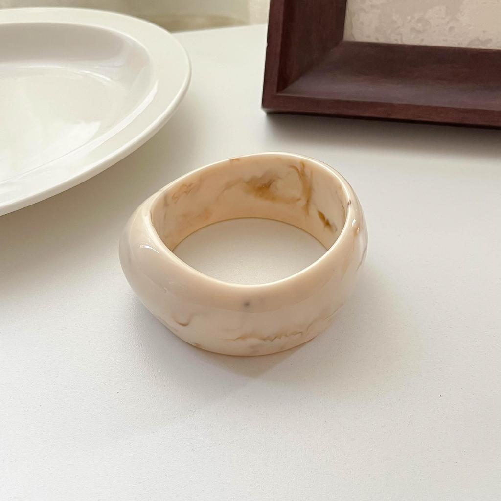 Exaggerated Irregular Geometric Resin Bracelet for Women - Fashionable Wide Bangle