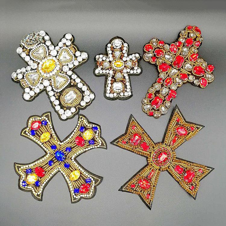 Большая нашивка с вышивкой крестом и стразами - аксессуар для одежды в стиле панк-стиль своими руками