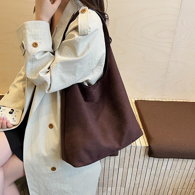 Large-capacity Tote Bag, Women's Korean Version, High-end Sense, Trendy Commuting, Simple and Versatile Shoulder Bag.