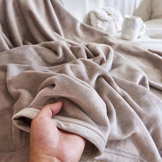 Solid Color Flannel Throw Blanket, Lightweight Plush Blanket for Bed, Sofa, Couch, Soft Fuzzy Nap Sleeping Blanket for All Seasons