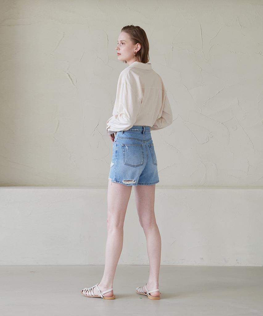 DIEPHOD Ds#3417_ Denim Shorts With Distressed Hem Details