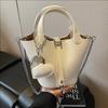 Hand Bucket Bag Women's Casual Versatile Commuter Chain Bag New Shoulder Messenger Bag