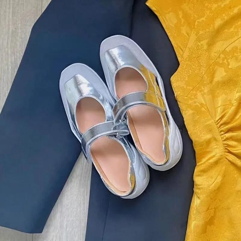 Модные неглубокие плоские спортивные балетки Мэри женские винтажные французские спортивные серебристые туфли Мэри Джейн