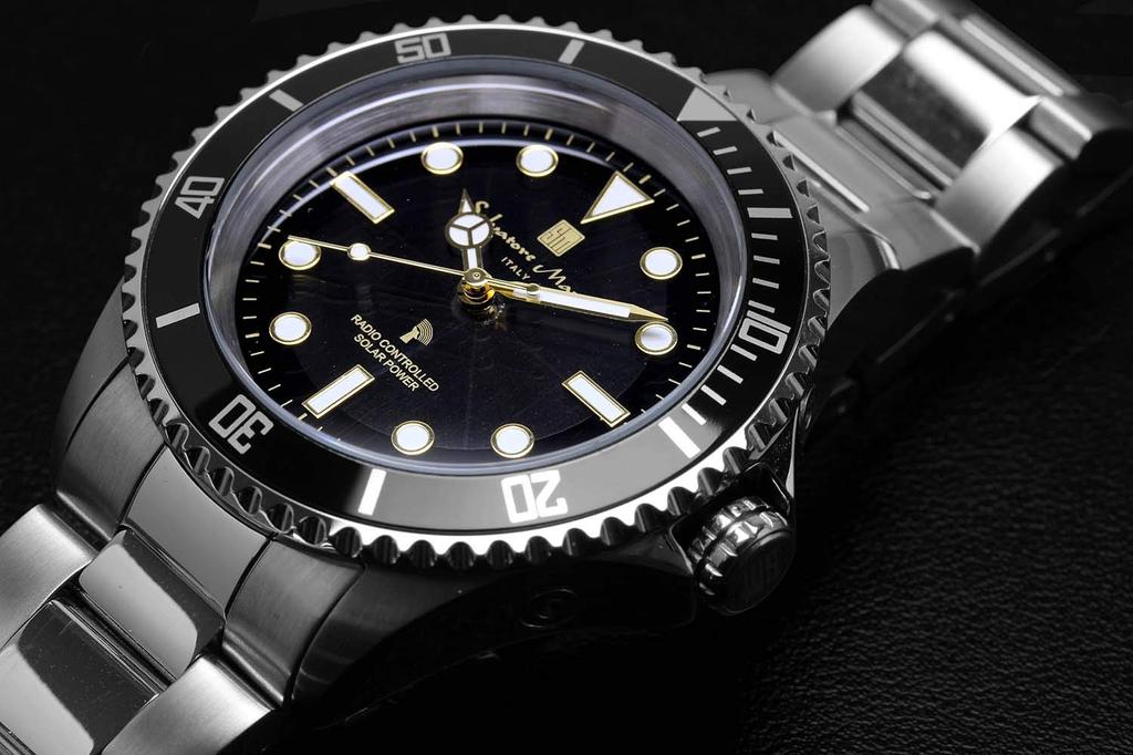 Часы радио солнечные 10 АТМ водонепроницаемые итальянский бренд черный x золотой [Salvatore Mara] мужские SM22110-SSBKGD